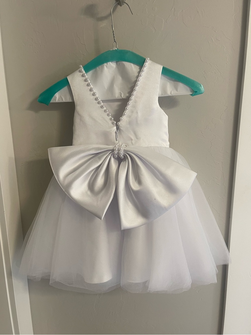 JJ’s House White Tulle Flower Girl Dress with Pearl Trim and basket - Picture 5 of 11